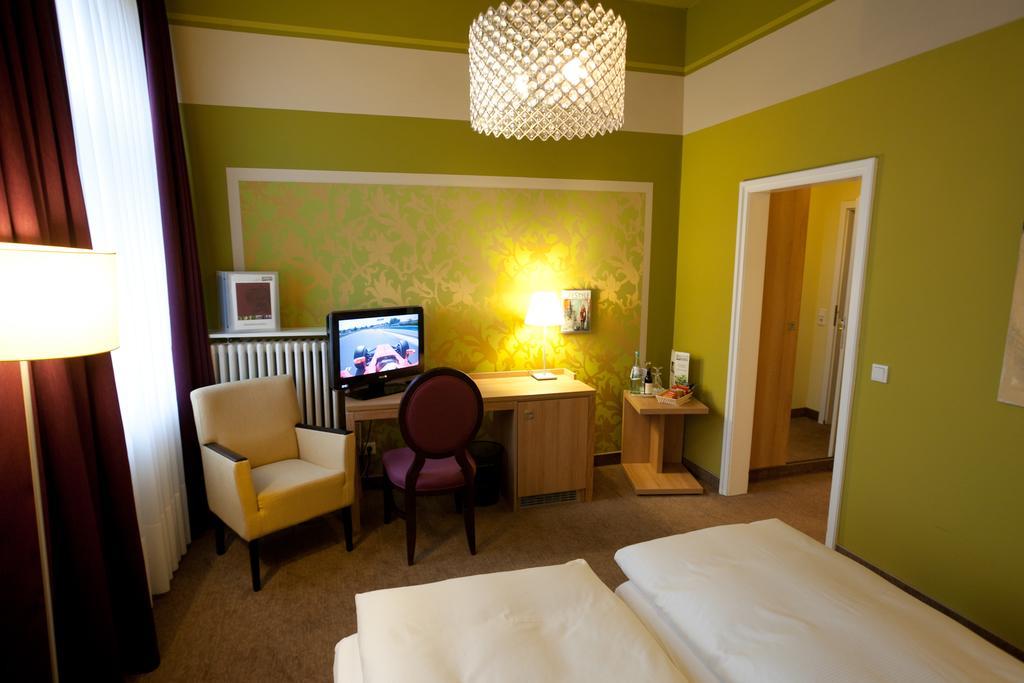 Hotel Schepers โกรเนา ภายนอก รูปภาพ