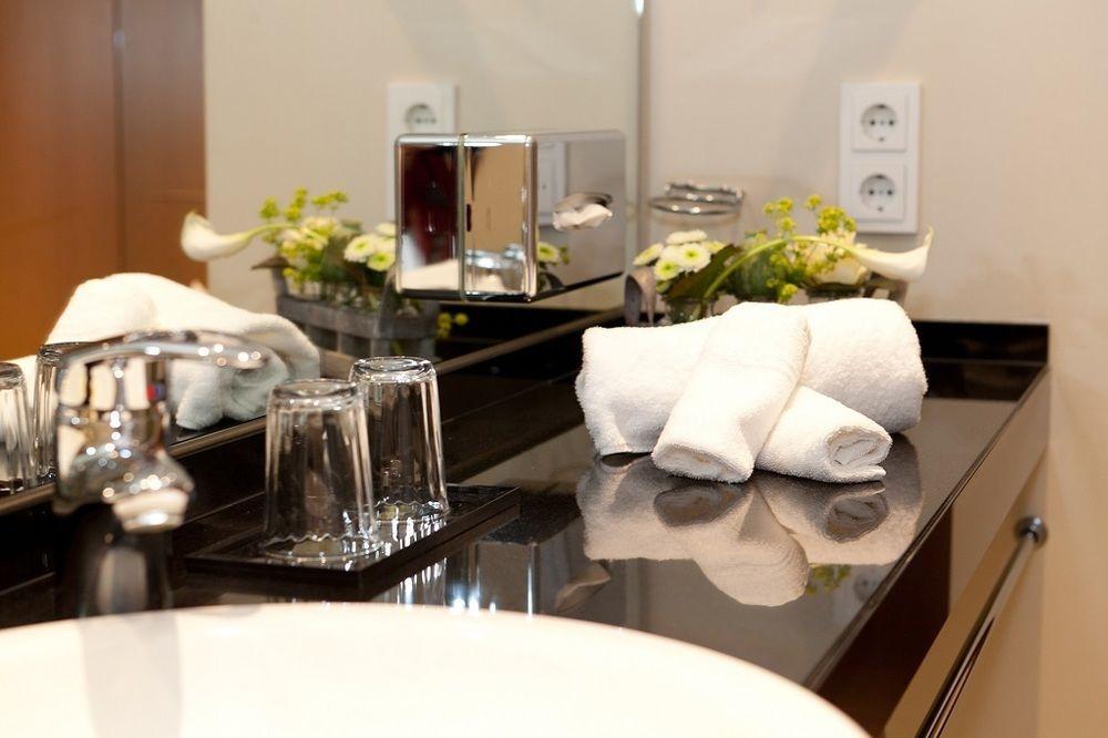 Hotel Schepers โกรเนา ภายนอก รูปภาพ