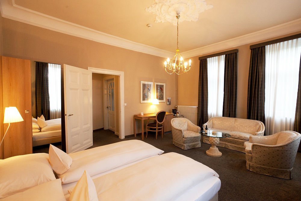 Hotel Schepers โกรเนา ภายนอก รูปภาพ