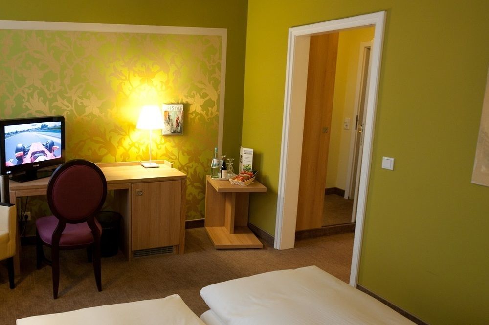 Hotel Schepers โกรเนา ภายนอก รูปภาพ