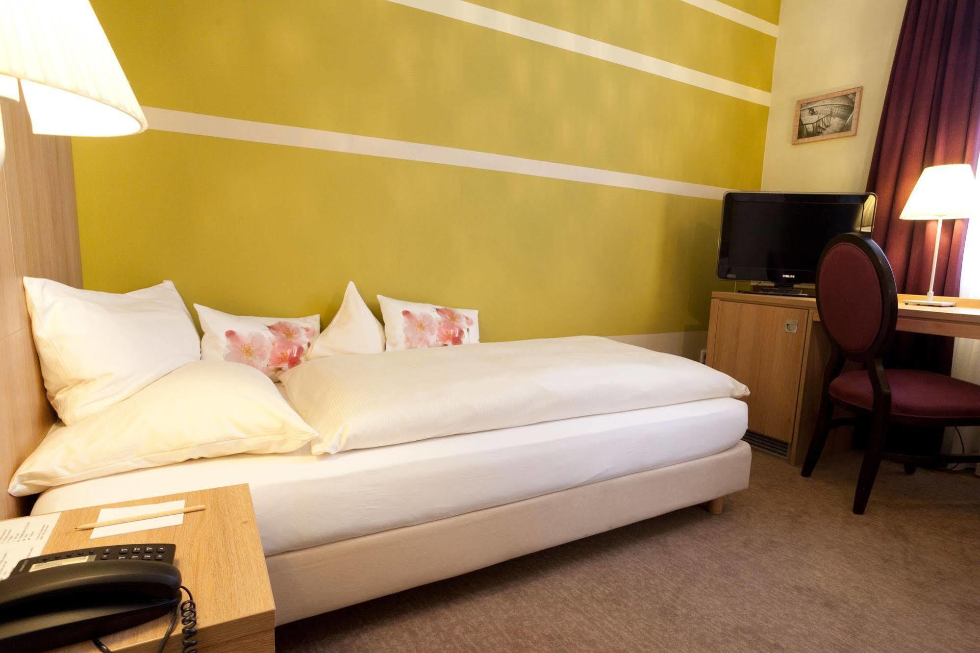 Hotel Schepers โกรเนา ภายนอก รูปภาพ