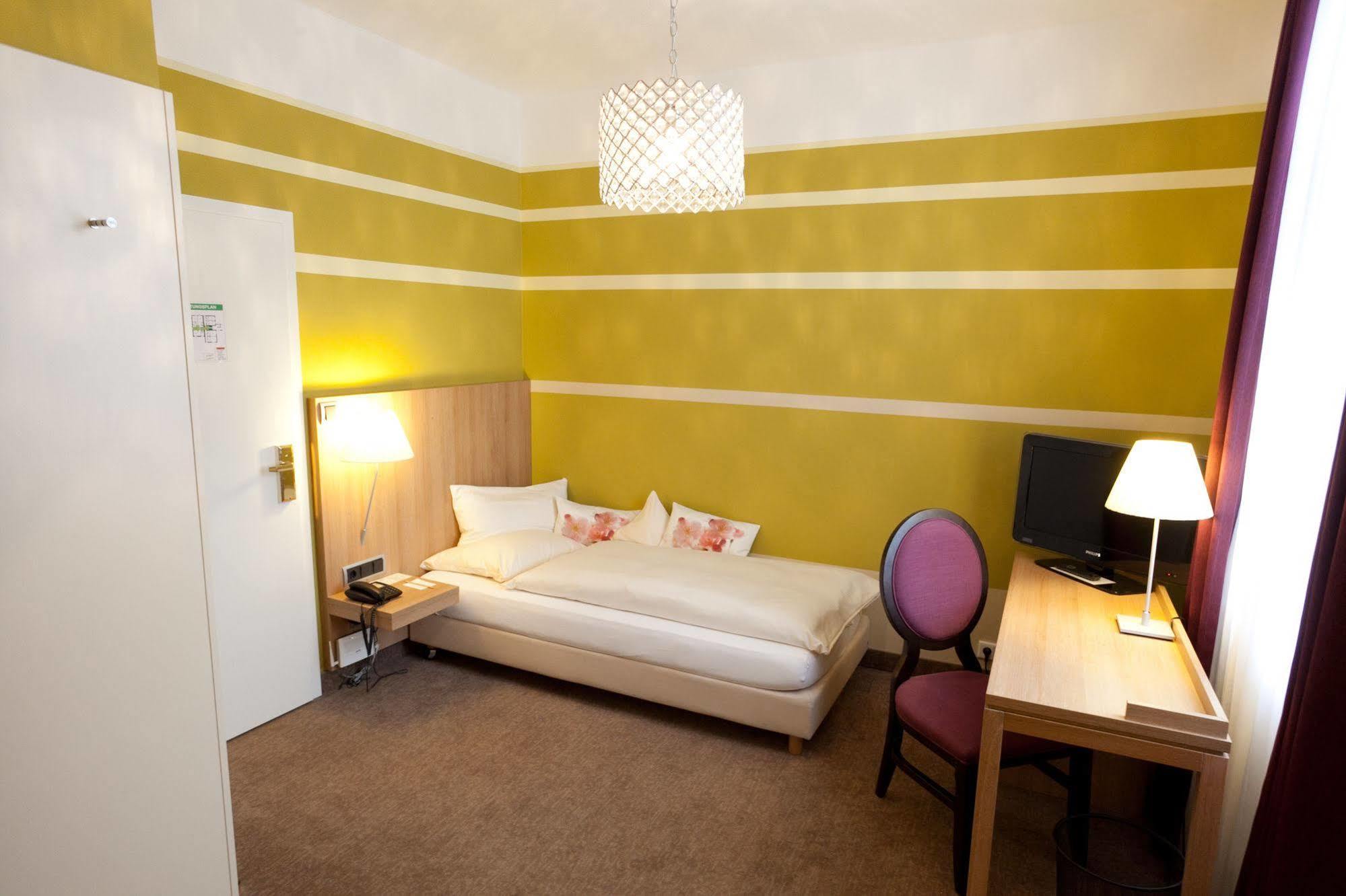 Hotel Schepers โกรเนา ภายนอก รูปภาพ